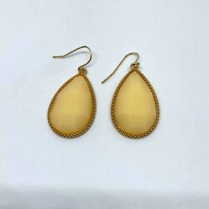 Beige and Gold Teardrop Earings!